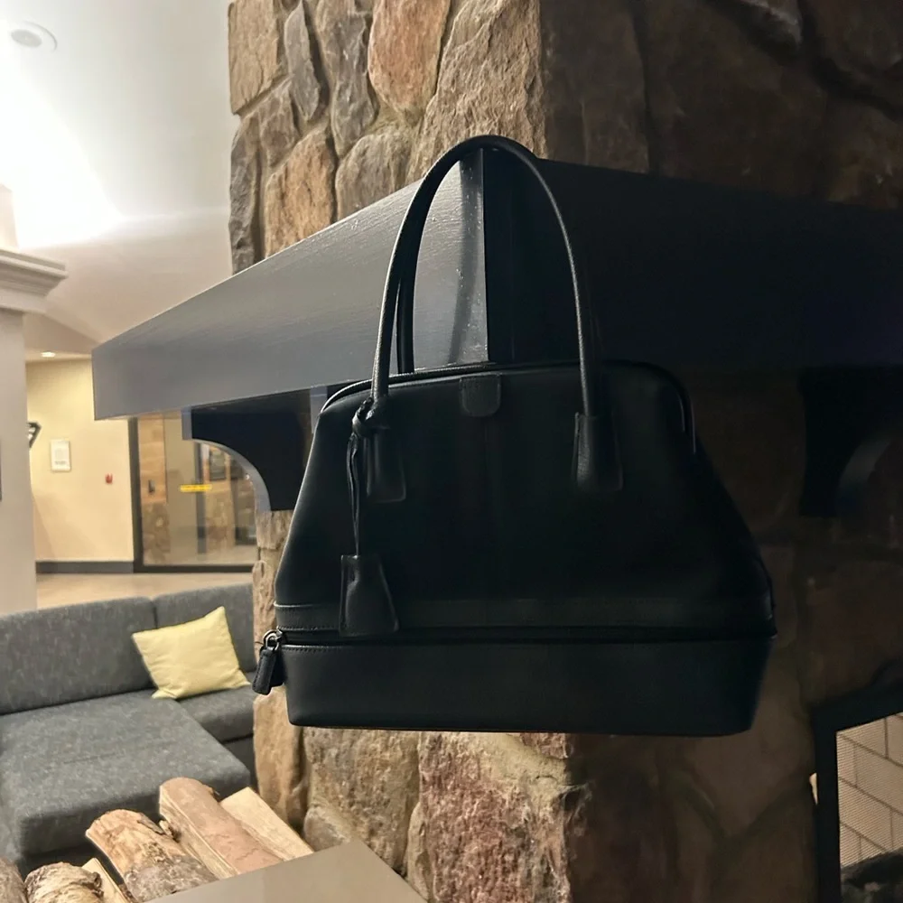 Sophisticated Black Men's Handbag-Nine West Beautiful/no damage/clean